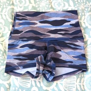 NWOT Sz 4 Lululemon camo shorts